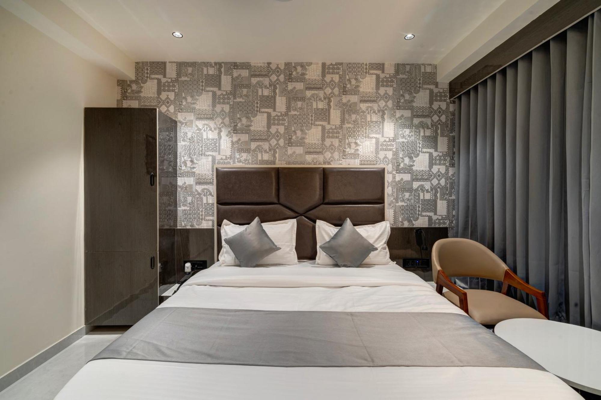 Hotel Shrimad Villa กันตินาการ์ ภายนอก รูปภาพ