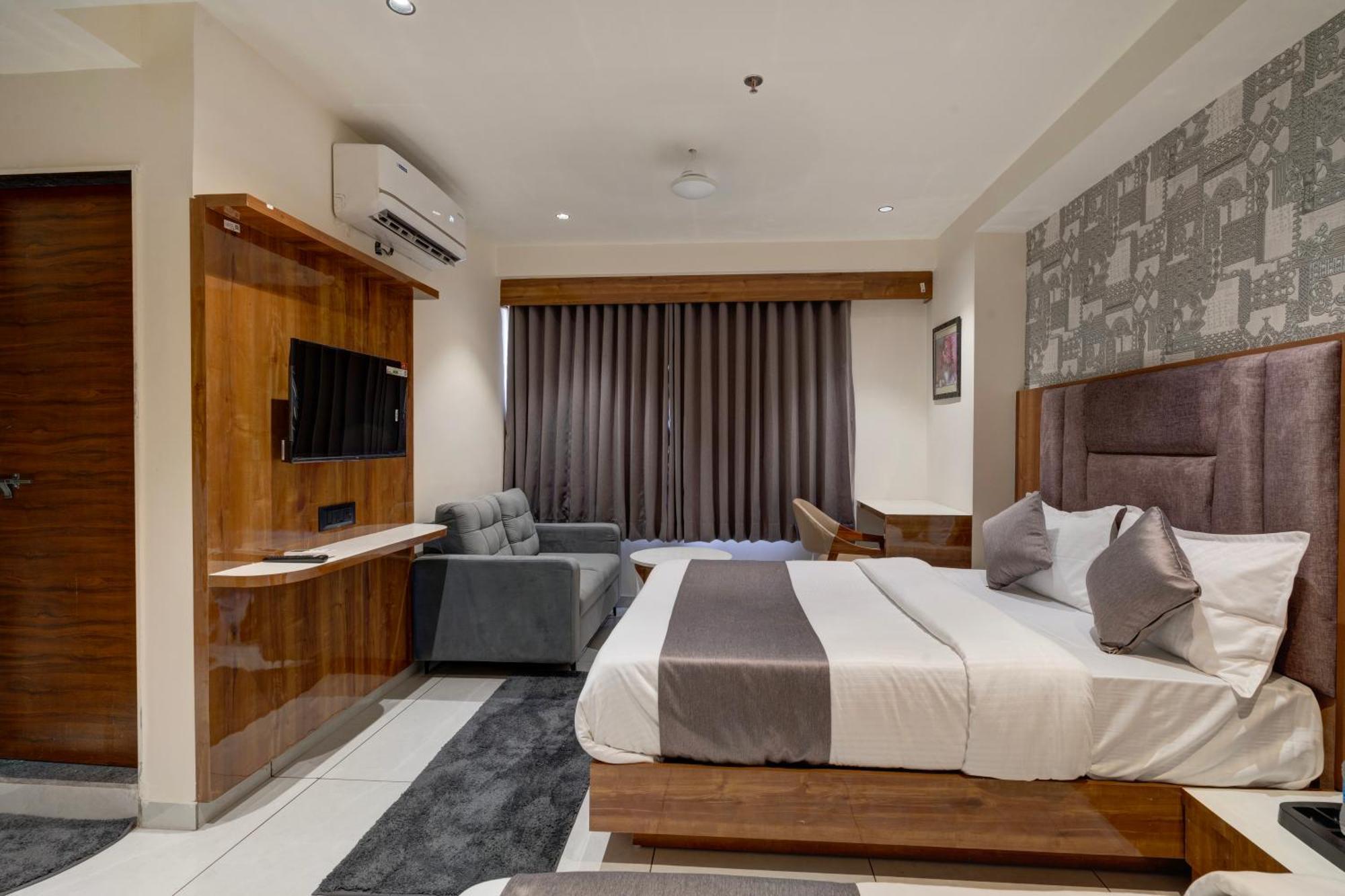 Hotel Shrimad Villa กันตินาการ์ ภายนอก รูปภาพ