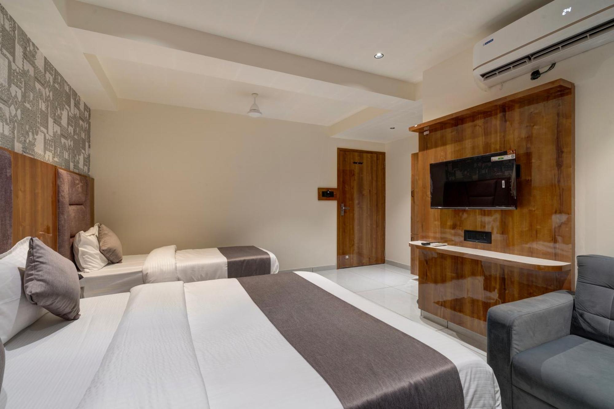 Hotel Shrimad Villa กันตินาการ์ ภายนอก รูปภาพ