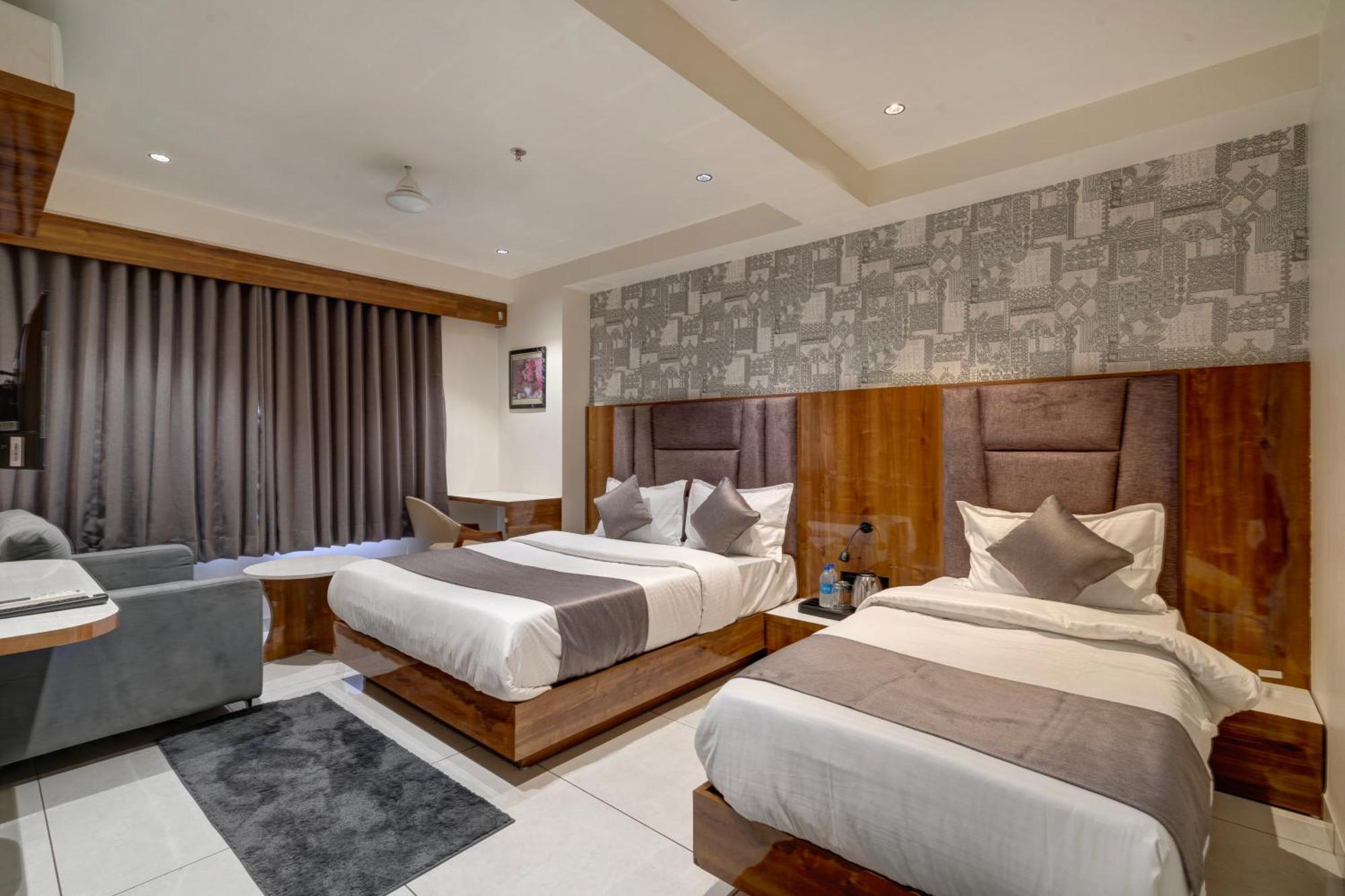 Hotel Shrimad Villa กันตินาการ์ ภายนอก รูปภาพ