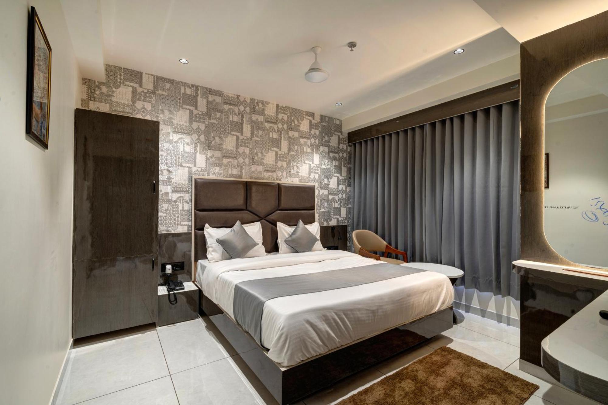 Hotel Shrimad Villa กันตินาการ์ ภายนอก รูปภาพ