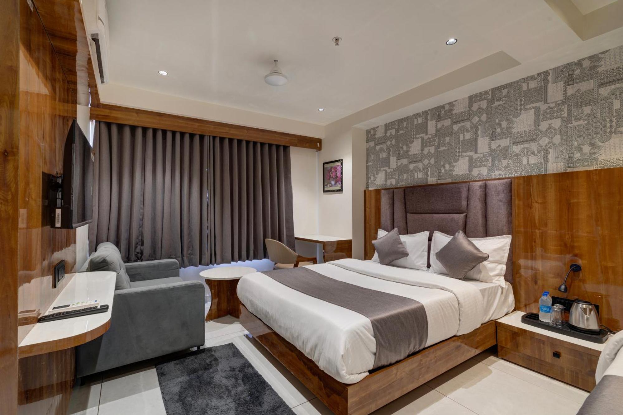 Hotel Shrimad Villa กันตินาการ์ ภายนอก รูปภาพ